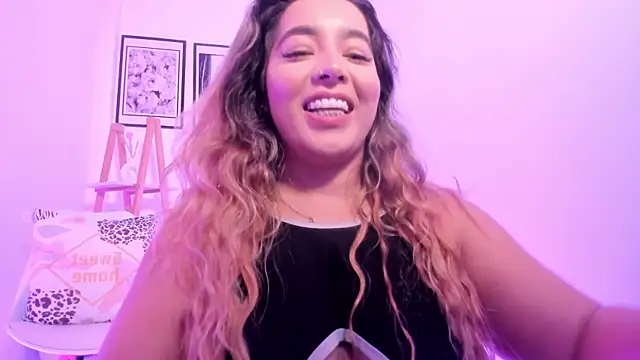 sofihill01 online show from April 13, 10:32 pm