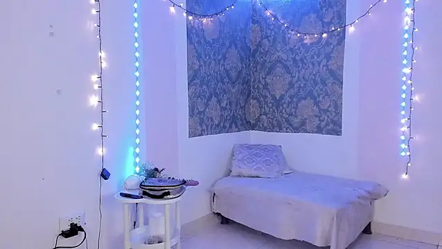 Eva Lee  online show from April 11, 10:19 am