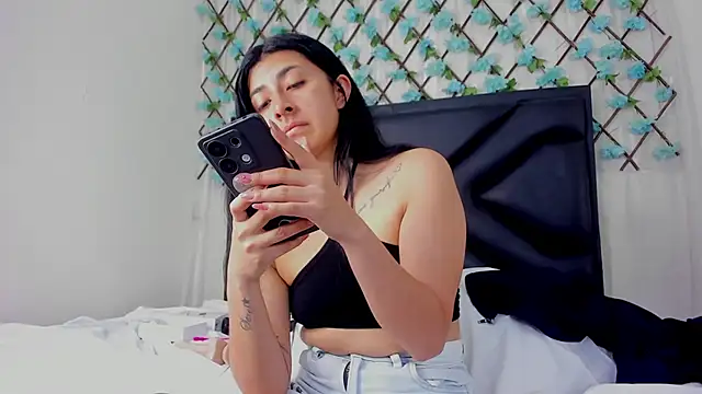 EmmaWilliamss online show from April 15, 11:55 am