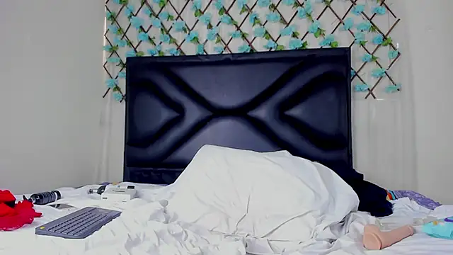 EmmaWilliamss online show from April 8, 4:53 pm