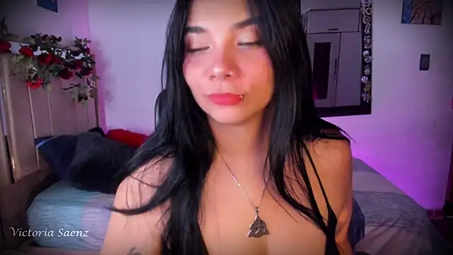 victoriaasaenz  online show from July 22, 12:33 am