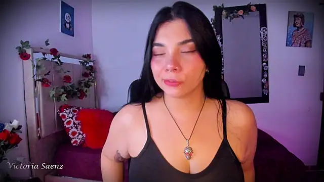 victoriaasaenz  online show from June 26, 1:07 am