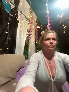 SummerBlueMoon online show from March 25, 5:54 am