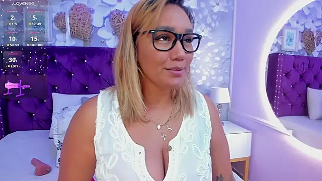 dalila salazar online show from April 7, 3:30 am