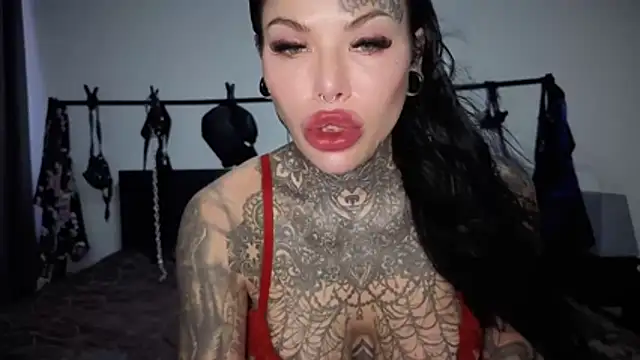 claudiacvc95 online show from April 11, 7:14 am