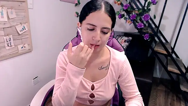 samantha baby  online show from April 15, 7:25 pm