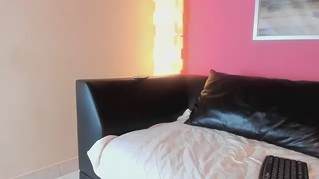 Tiffanysurez  online show from March 20, 3:33 am