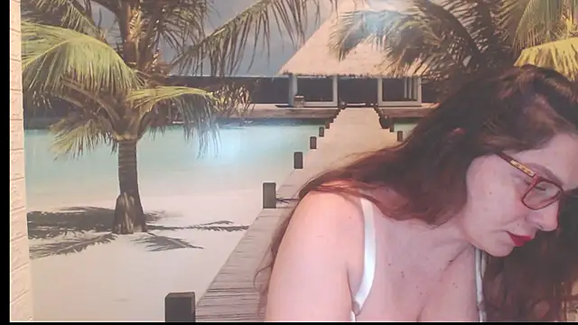 Queen  Natasha online show from January 6, 9:40 pm