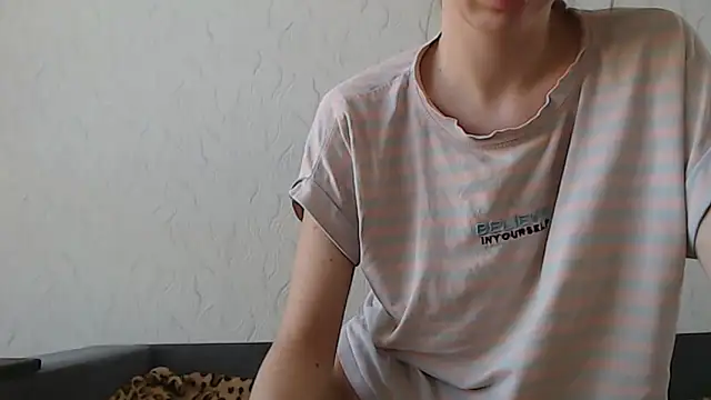 HoneyWiles online show from March 11, 2:20 pm