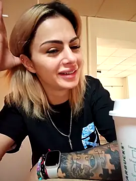 TiffanyMaze online show from March 11, 7:34 am