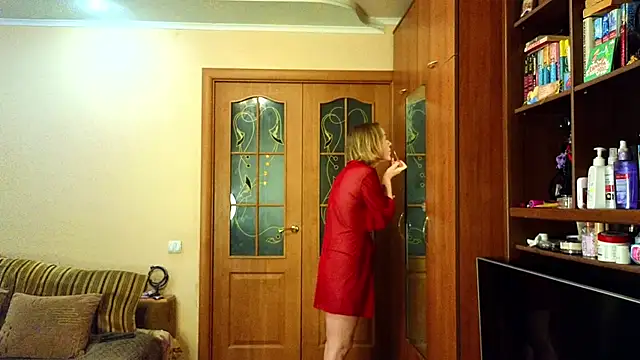 YourQueenX online show from March 6, 8:42 am