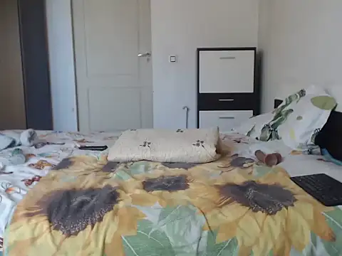 naughtymilfT online show from May 28, 8:23 am