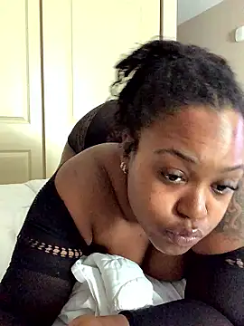 SweetHoneyBunz online show from April 29, 5:51 pm