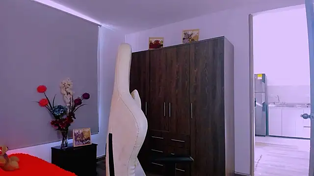 ScarlettMalbec online show from April 14, 9:15 pm