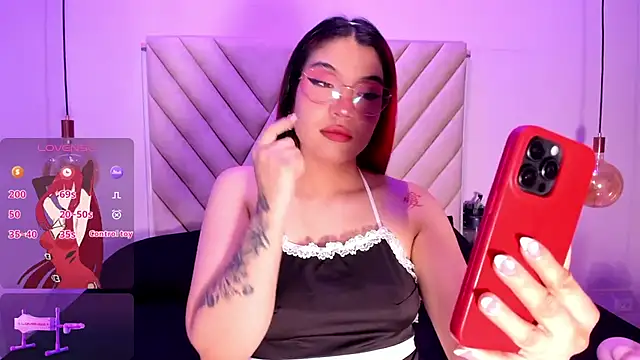 EmmaSwift  online show from June 27, 1:18 am