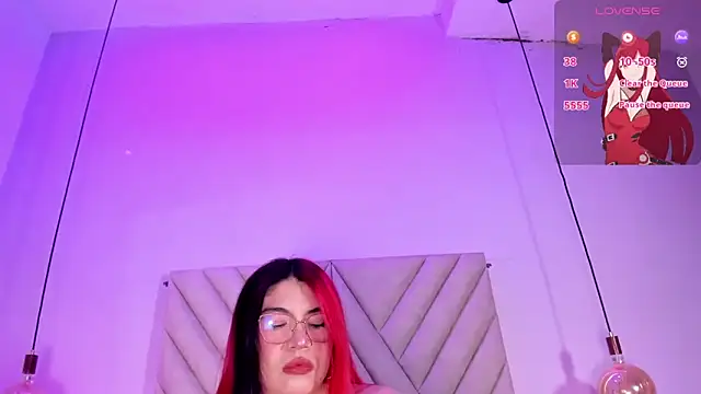 EmmaSwift  online show from April 16, 10:34 pm