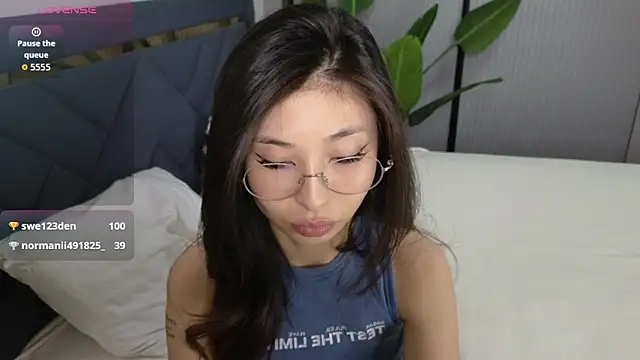 TrishaRey online show from March 4, 7:26 am