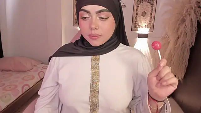 shayla 18 online show from April 20, 8:01 pm