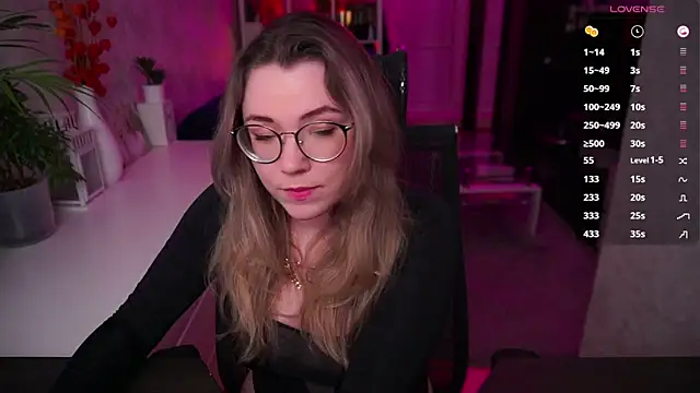 RemyCute online show from February 11, 7:04 pm