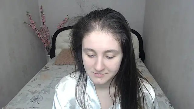 Holliy Cooper online show from February 19, 9:42 am