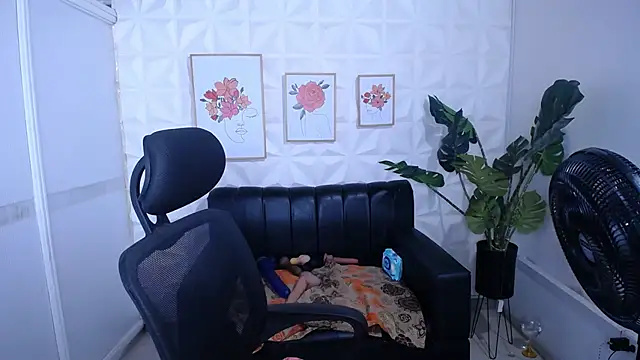 Valentinaa mature online show from March 17, 8:57 pm