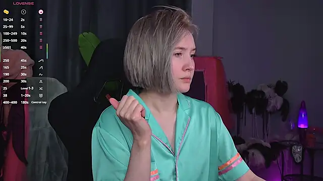 ReiYosimoto online show from March 31, 5:02 pm