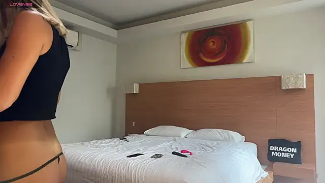 Aliceimhorny online show from September 16, 10:34 am