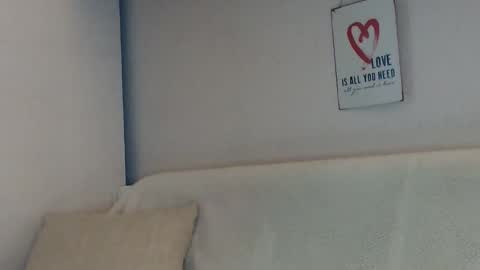 12ennie online show from September 22, 6:01 am