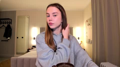 Lily 3 online show from December 12, 5:59 pm