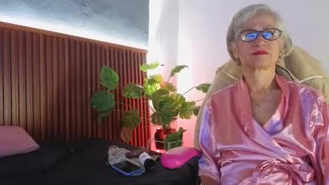 Miss Monserrate online show from February 11, 1:12 pm