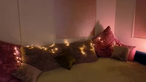 Willow online show from November 21, 9:28 pm