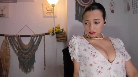 Ana Ruiz online show from December 3, 10:45 pm