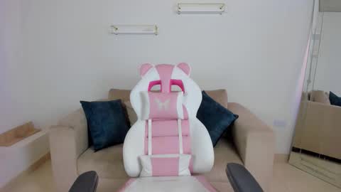    online show from November 8, 12:21 pm