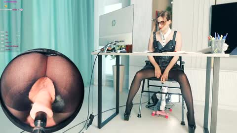 _artporno_ online show from November 20, 7:31 am