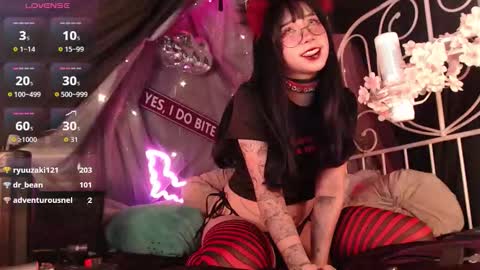 Snapshot of _babby_doll chatting on October 13, 5:37 pm Crystal online show from October 13, 5:37 pm