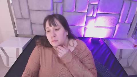 Emily  online show from December 16, 11:38 am