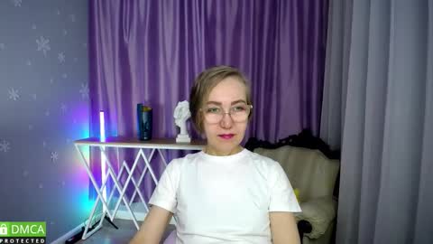 Snapshot of _greybunny_ chatting on October 22, 11:48 am _greybunny_ online show from October 22, 11:48 am
