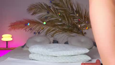 Holly online show from February 22, 5:34 am