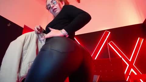 Isa online show from December 13, 7:53 pm