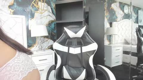 lily online show from November 29, 1:59 pm