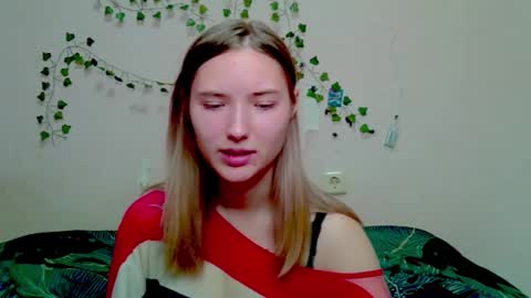 _kikiclark_ online show from November 26, 7:37 pm