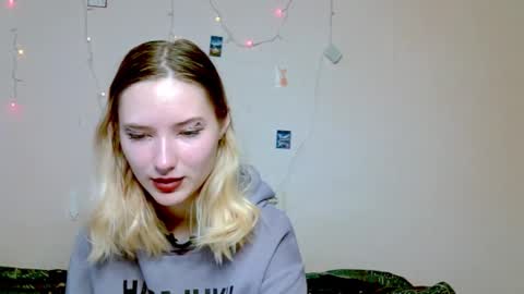 _kikiclark_ online show from September 26, 8:45 am