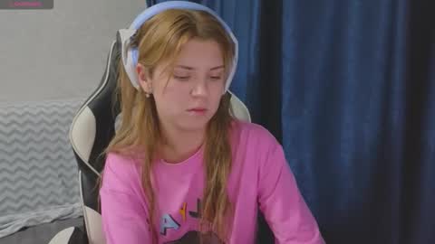 Molly   online show from September 22, 7:01 pm