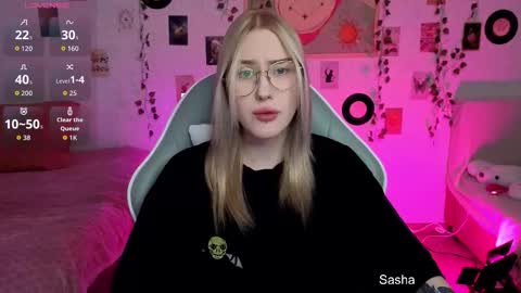 Snapshot of _kitekat_ chatting on October 29, 7:34 am Sasha online show from October 29, 7:34 am