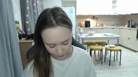 _lalune_ online show from February 12, 1:35 pm