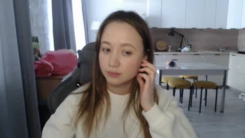 _lalune_ online show from March 1, 9:09 am