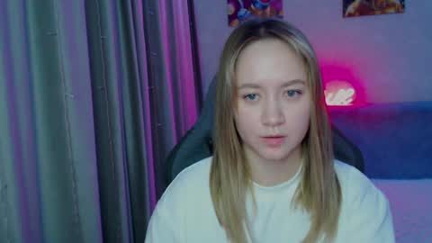 _lalune_ online show from January 18, 7:26 pm