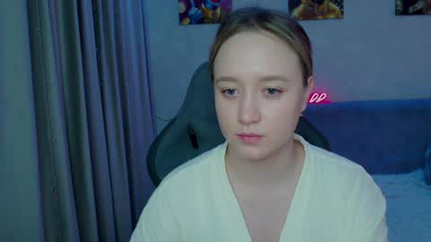 _lalune_ online show from January 31, 12:28 am