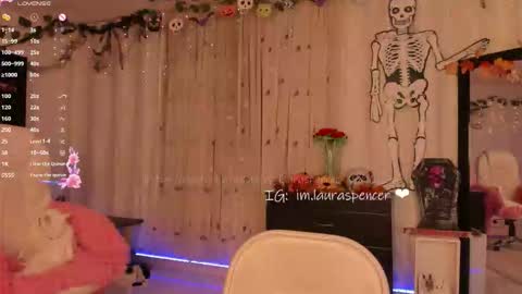 Laura online show from October 19, 1:29 am