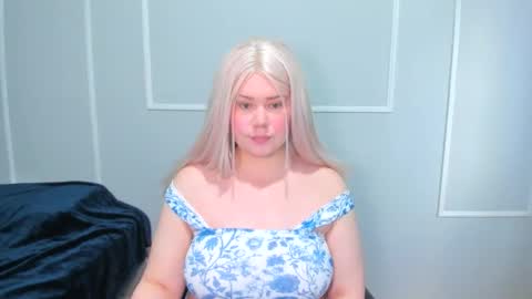 leana online show from December 4, 8:09 pm